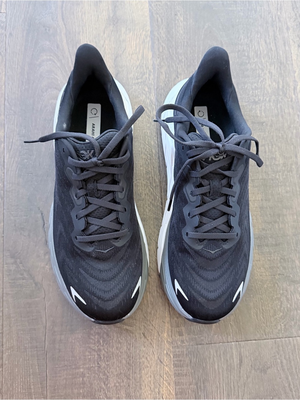 NEW HOKA Arahi 6 Running Shoes | Black/White | Size: 9.5 - Picture 3 of 9